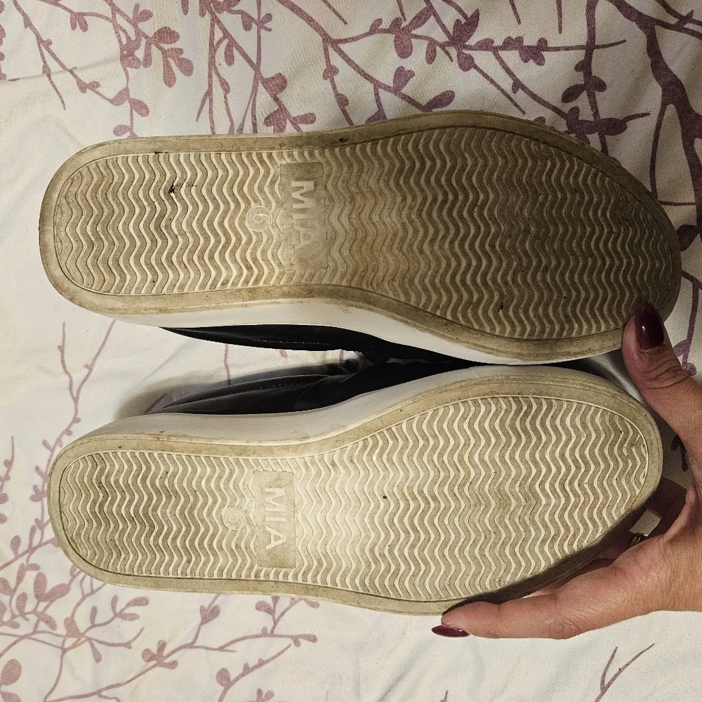 Mia Ruffle Runners - Picture 3 of 6